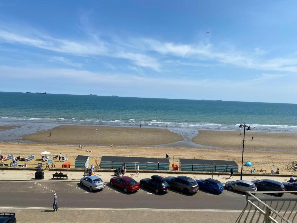 Bay View - Seafront, Sandown - Free Car Ferry For Bookings Of 3 Or More Nights, Subject To Availability Екстер'єр фото
